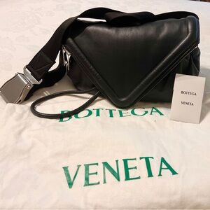 Bottega Veneta
Leather Beak Belt Bag